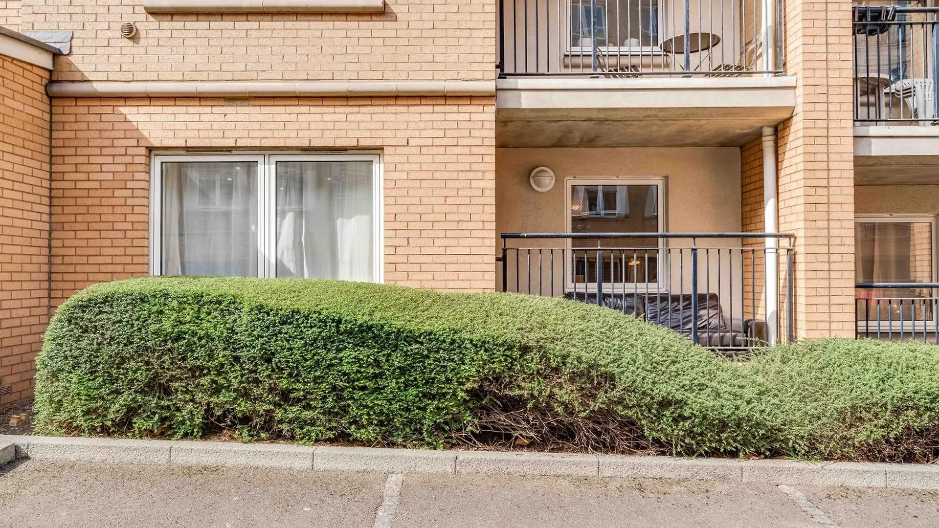 Canary Wharf O2 Excel Flat With Parking & Balcony London