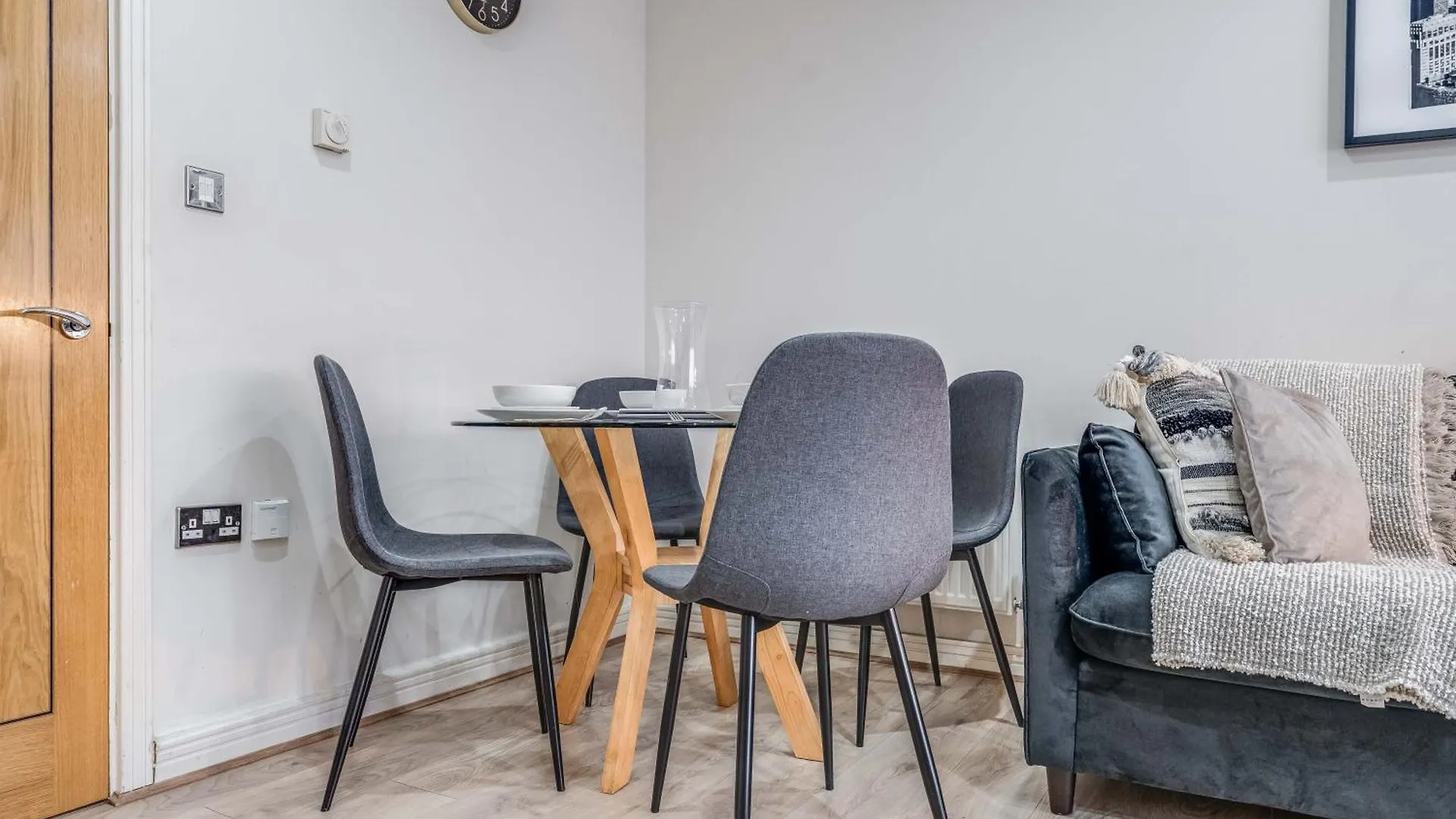 Canary Wharf O2 Excel Flat With Parking & Balcony London Apartment