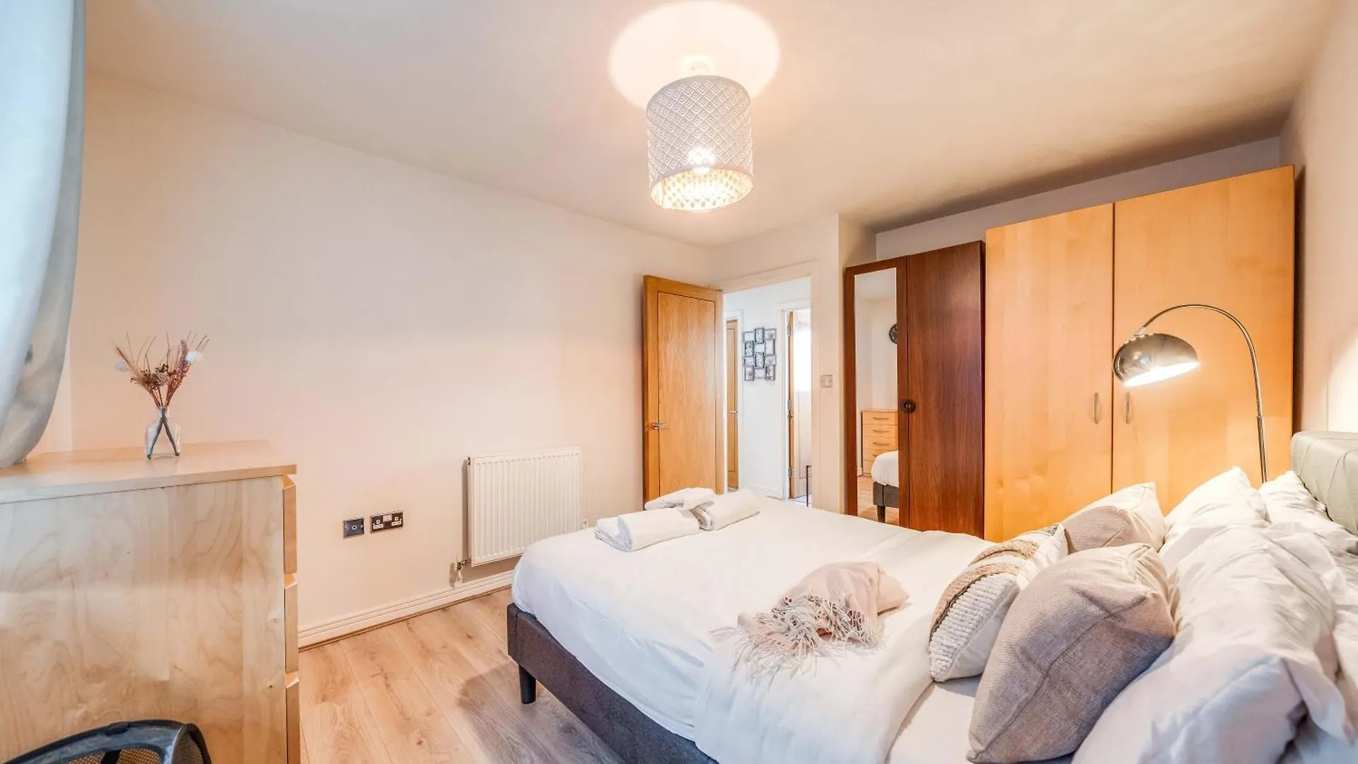 Apartment Canary Wharf O2 Excel Flat With Parking & Balcony London