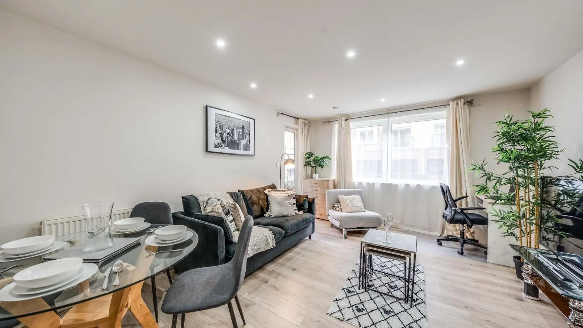 Apartment Canary Wharf O2 Excel Flat With Parking & Balcony London